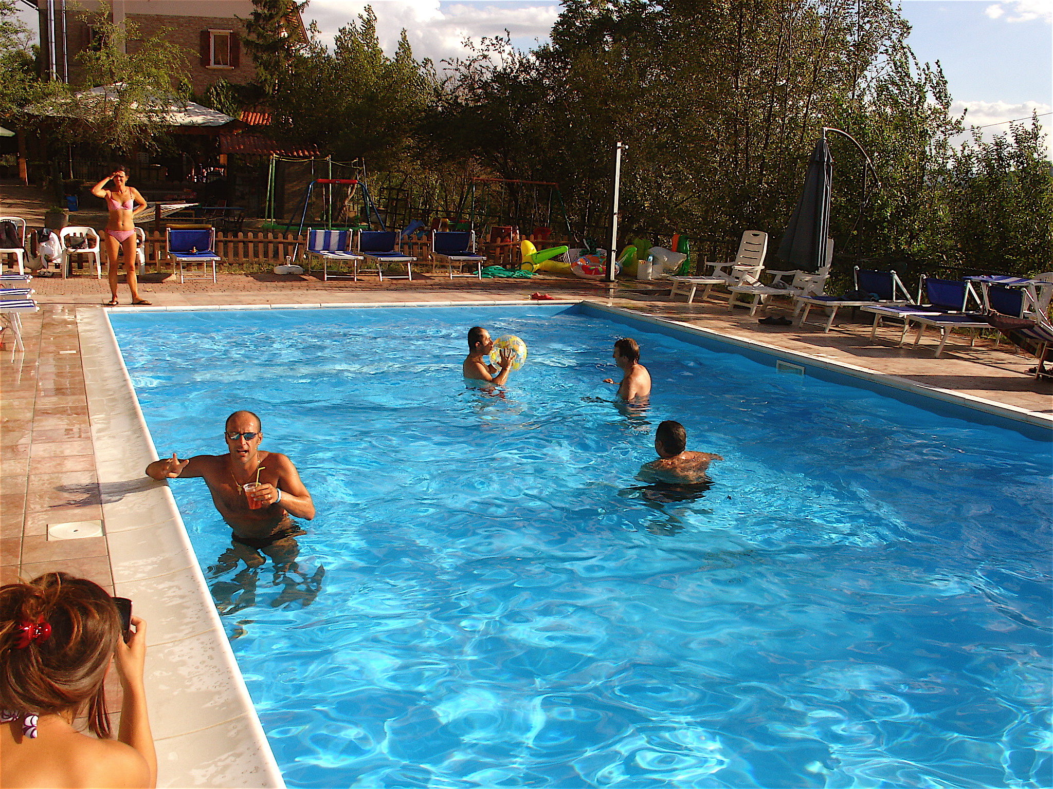 Agriturismo-Ca-Isotta-aperitivo-in-piscina